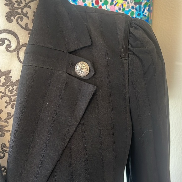 Designer gothic inspired coat from Spain with leather detailing,cool buttons - Picture 4 of 11